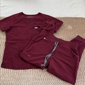 Figs Burgundy Scrub Set Size M